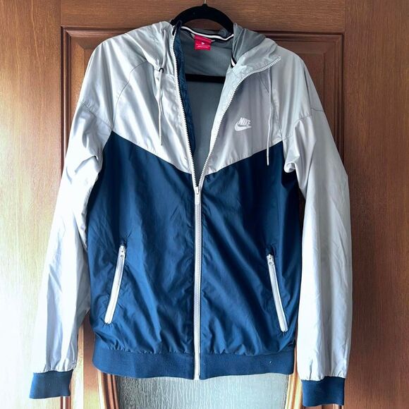 Nike Men's Blue and Navy Wind Jacket Small Great Condition - Picture 1 of 6
